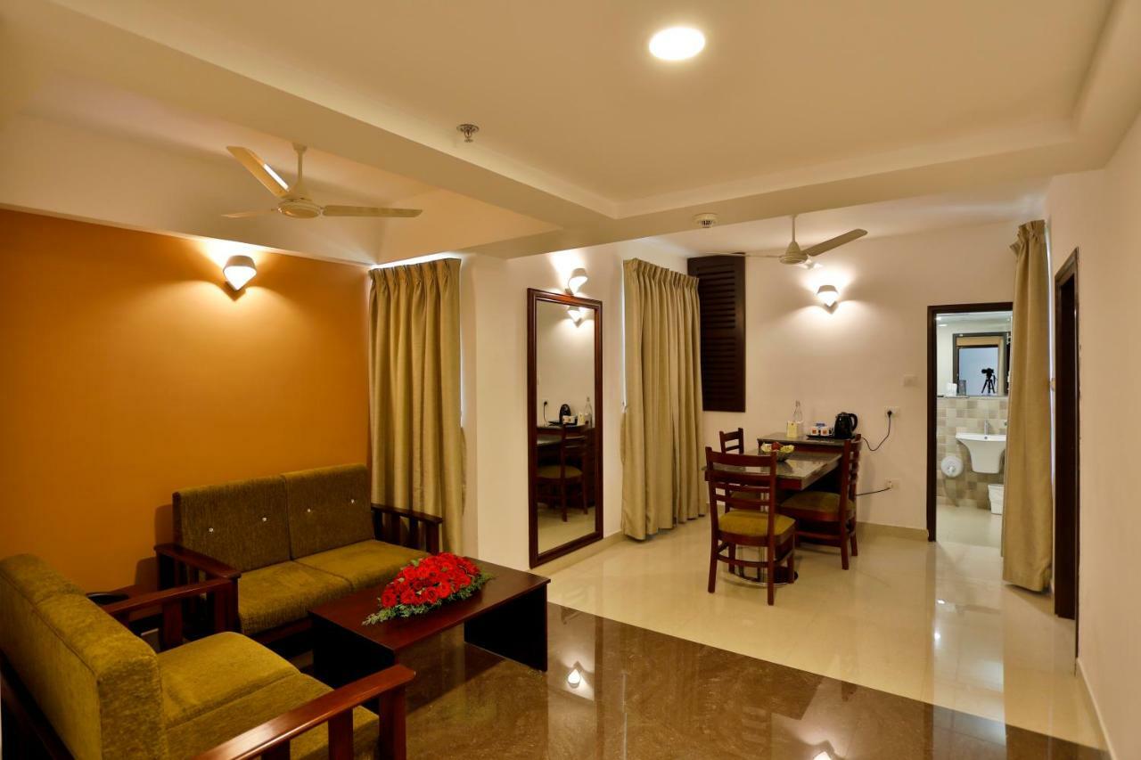 Sterling Thekkady Hotell Exteriör bild