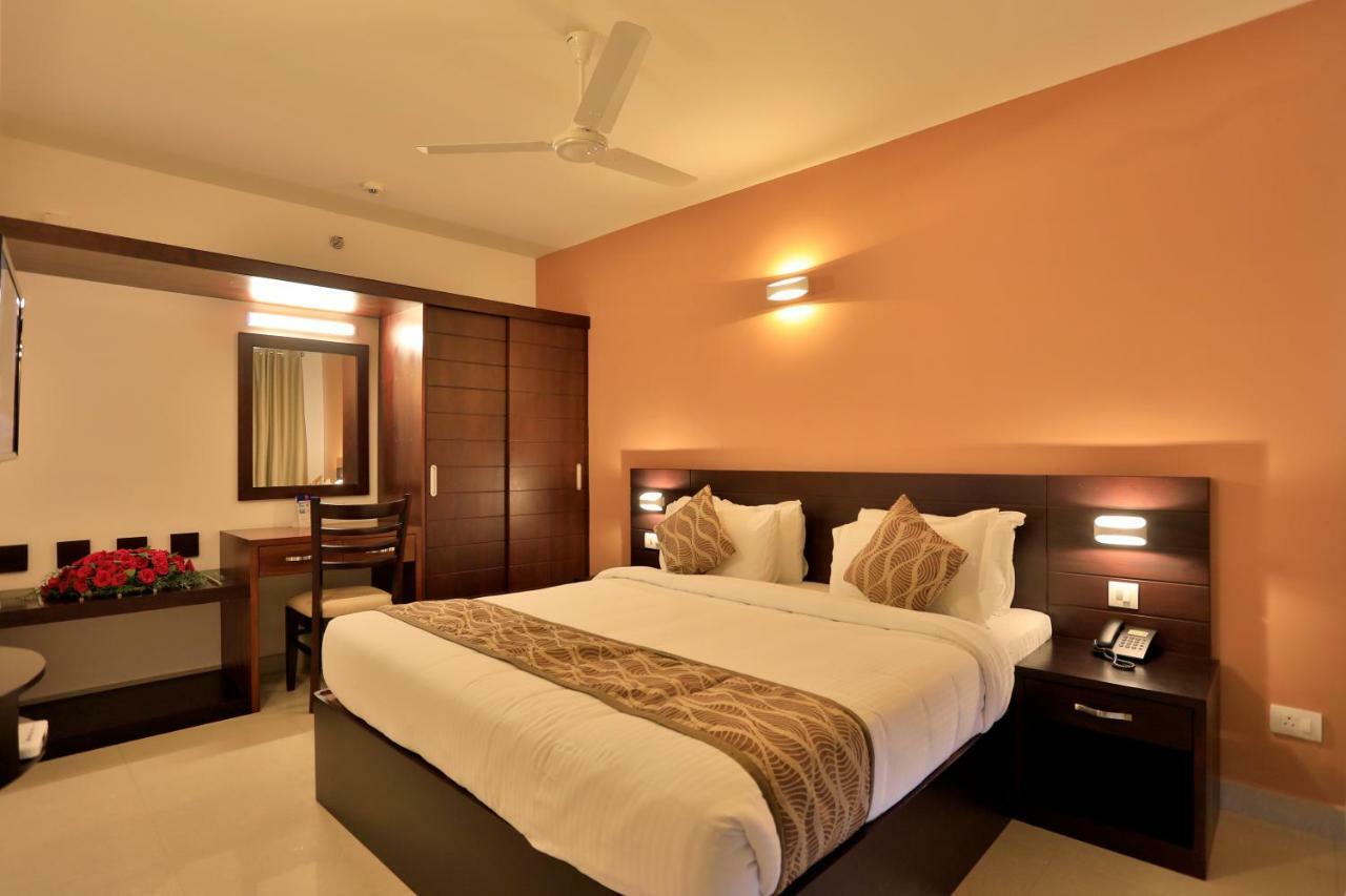 Sterling Thekkady Hotell Exteriör bild