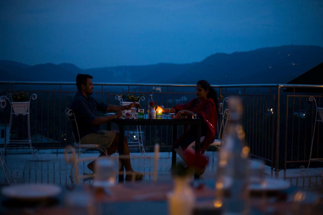 Sterling Thekkady Hotell Exteriör bild