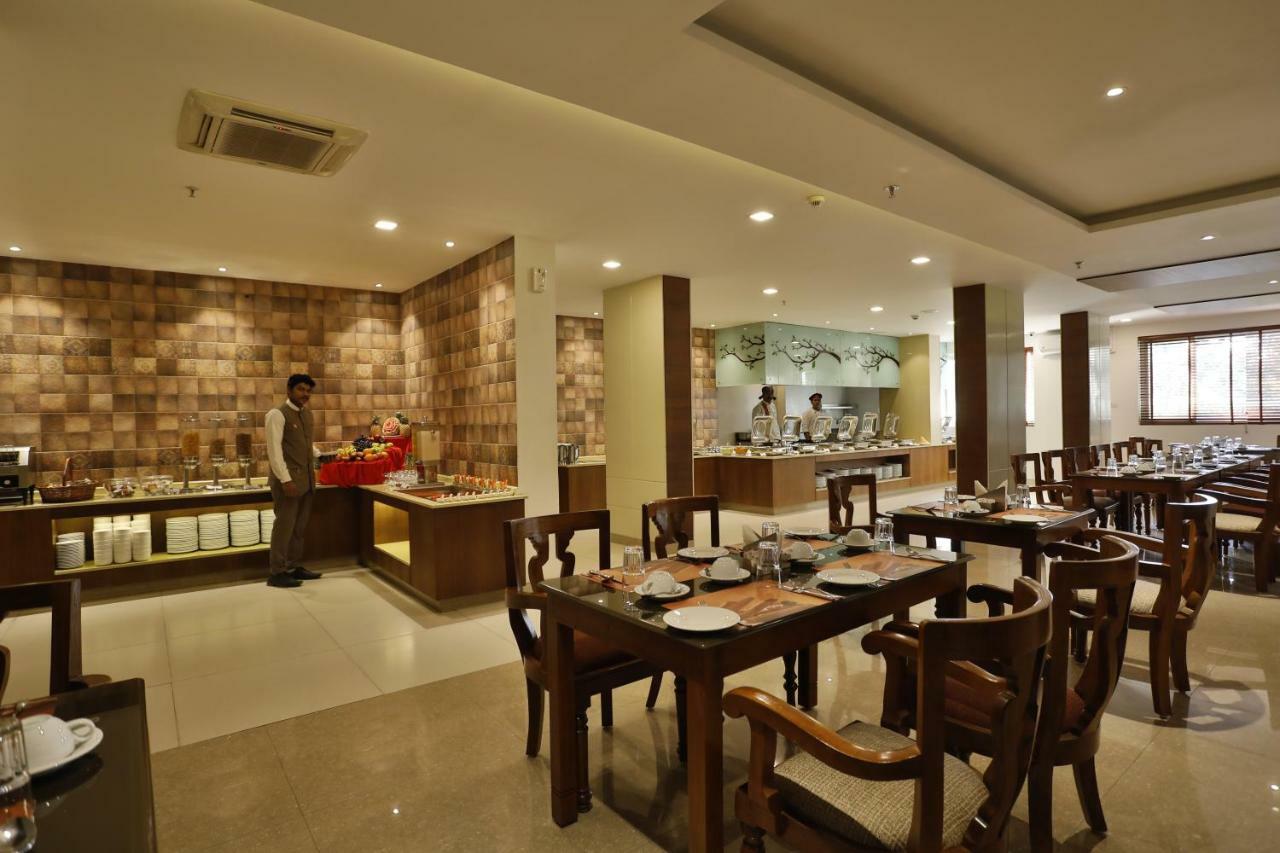 Sterling Thekkady Hotell Exteriör bild