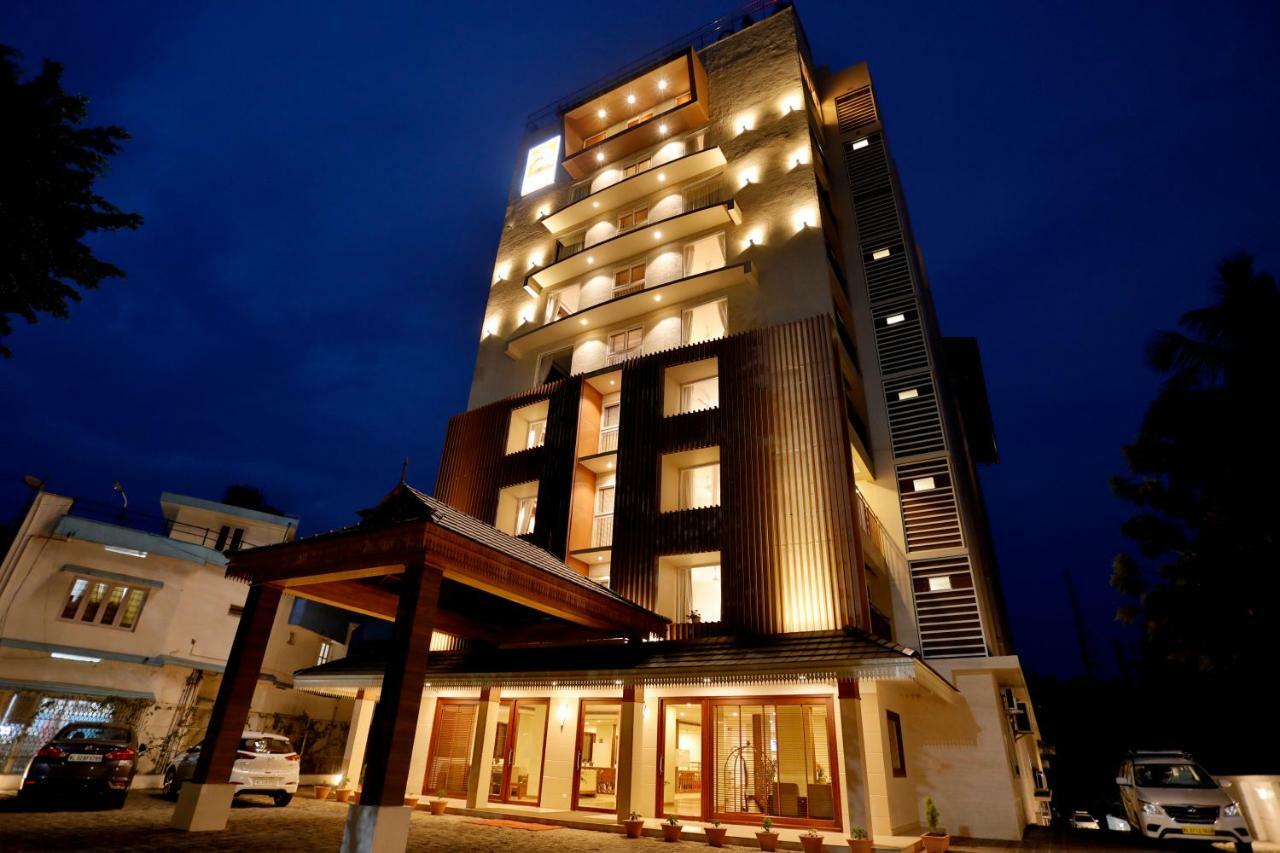 Sterling Thekkady Hotell Exteriör bild