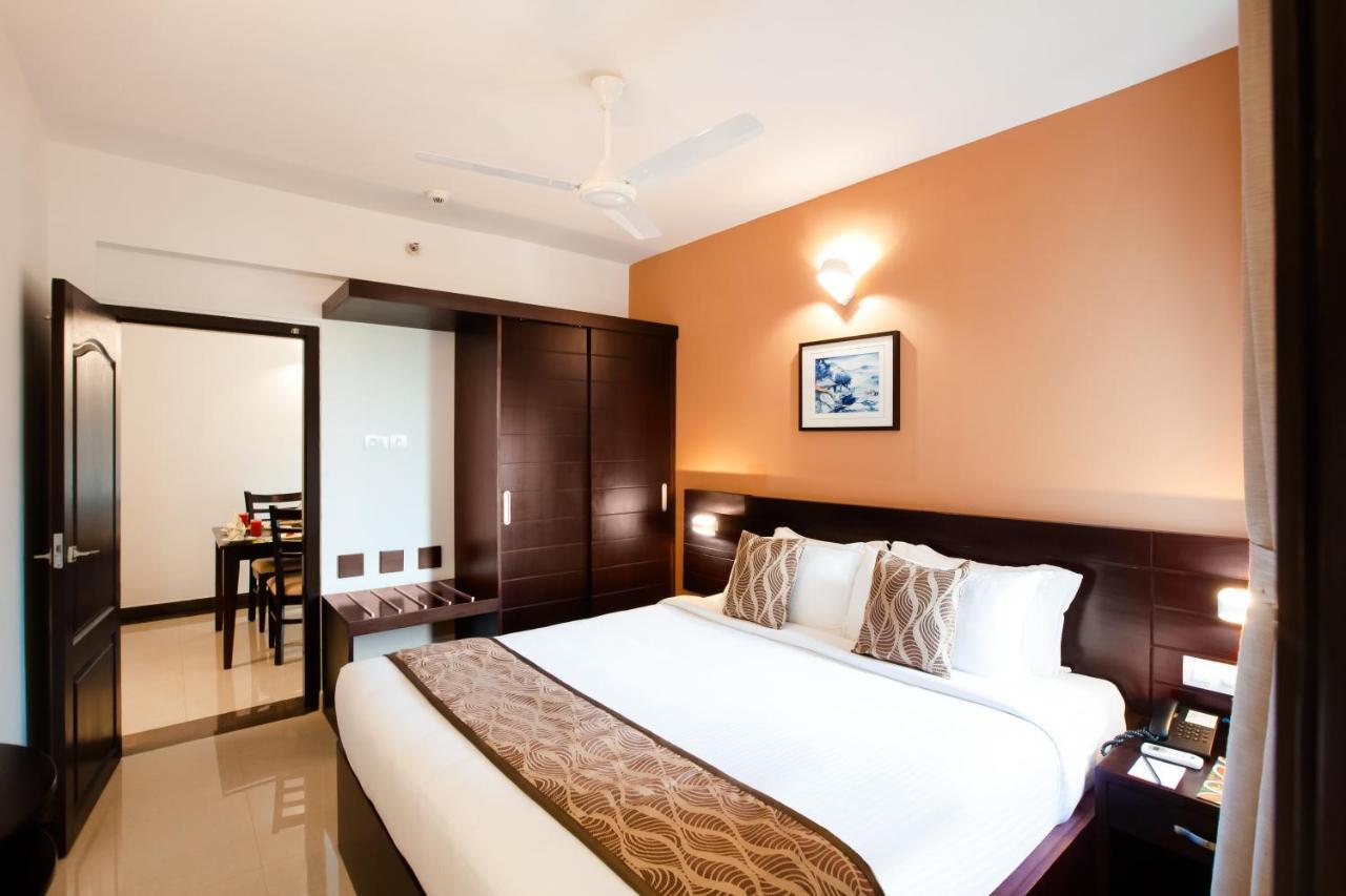 Sterling Thekkady Hotell Exteriör bild