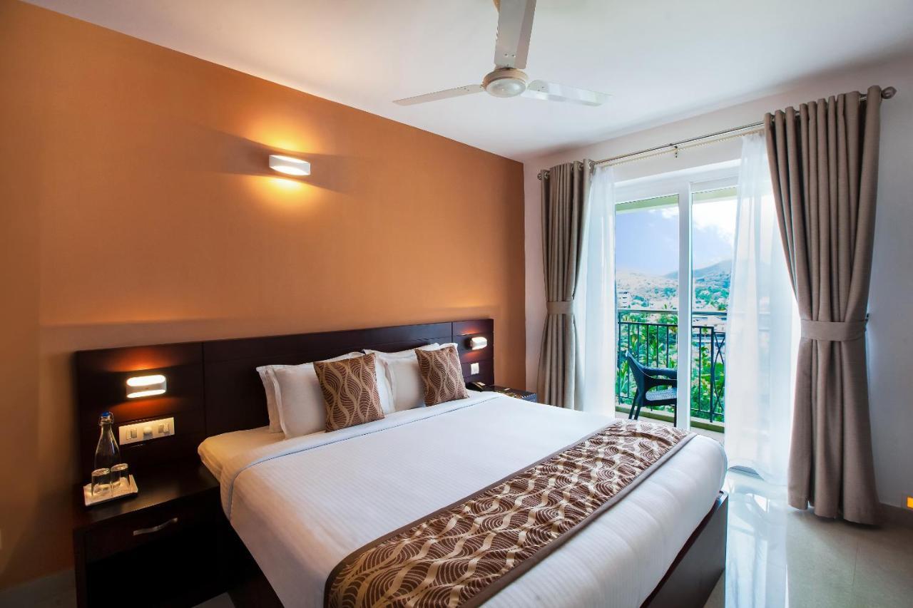 Sterling Thekkady Hotell Exteriör bild
