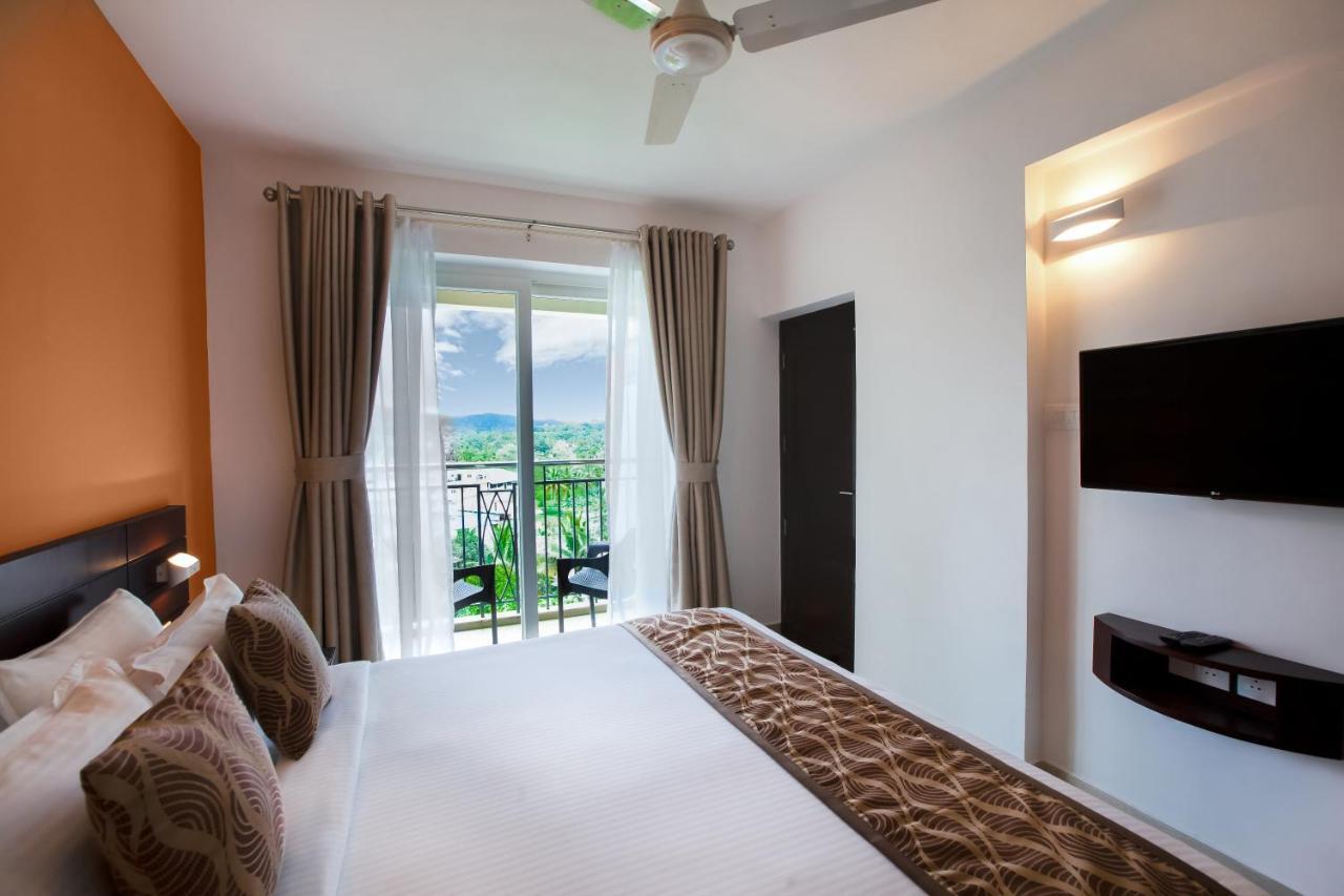 Sterling Thekkady Hotell Exteriör bild